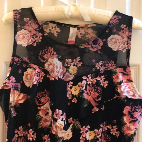 No Boundaries Tops - Super soft top. Sheer upper part in front & back.